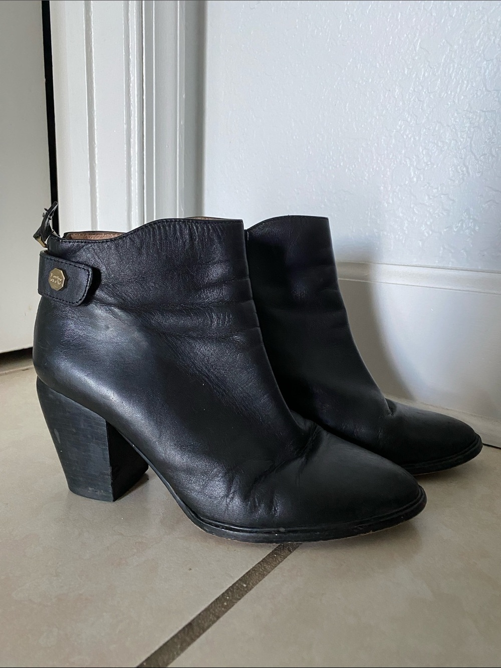 Fall Leather Chelsea Louise et Cie Thisbe Ankle Boots